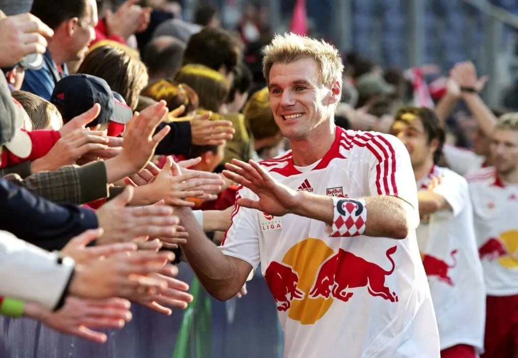 Alexander Zickler feiert mit den Fans Foto (c) GEPA pictures / Red Bull Content Pool