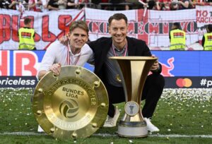 Christoph Freund mit Matthias Jaissle bei der Meisterfeier (c) Andreas Schaad - FC Red Bull Salzburg via Getty Images