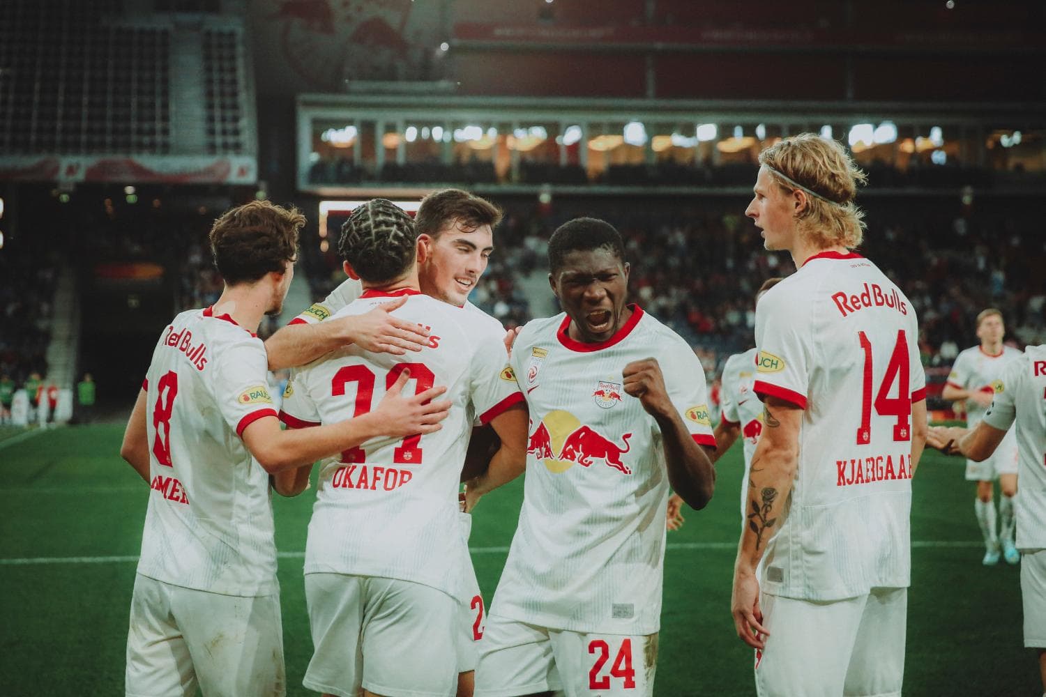 Noah Okafor ist auch gegen Hartberg nicht zu stoppen. Foto (c) Jasmin Walter - FC Red Bull Salzburg via Getty Images