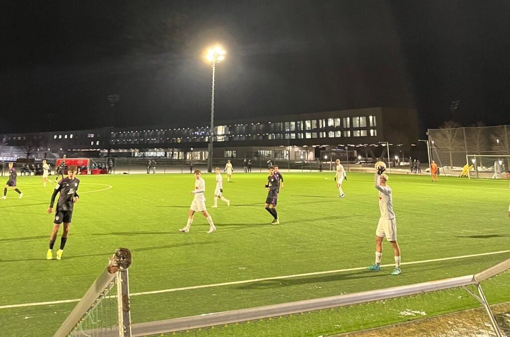 Red Bull Fußball Akademie U18 unterliegt FC Bayern U19 – drei Testspieler reisen mit nach Brasilien