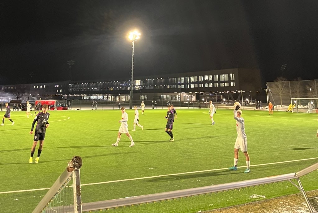 Die Red Bull Fußball Akademie U18 testete erneut gegen die FC Bayern München U19. Foto: Eigene Aufnahme