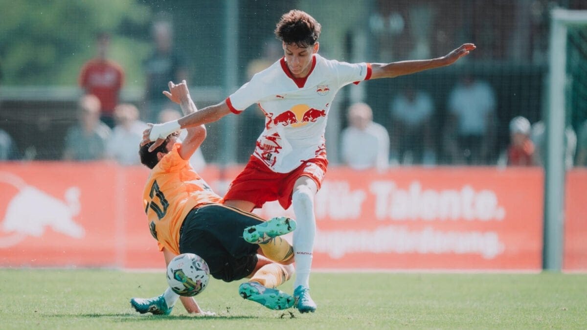 Ein Verteidiger-Talent aus Rumänien unterschreibt in Salzburg